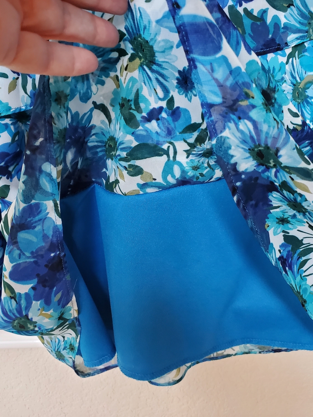 Dress Barn Blue Floral Tiered Scoop-Neck Midi Dress.  Size 20 - Picture 3 of 7